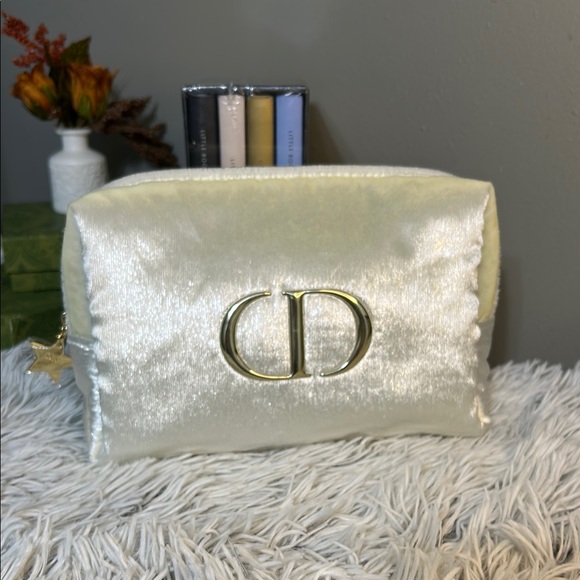 Elegant Cream Color Dior Velvet Women's Bag - Picture 1 of 6